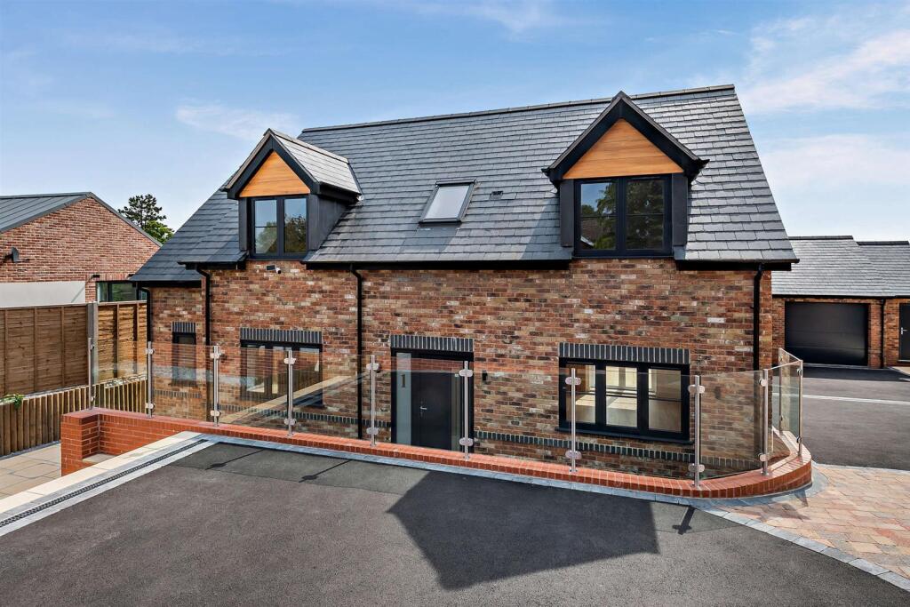 Main image of property: 1, Wells Cottage, Wootton Wawen, B95