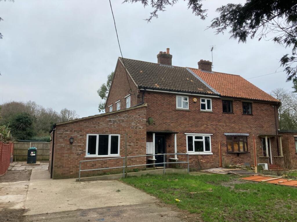 4 bedroom semidetached house for sale in 1 The Close, Stow Bedon