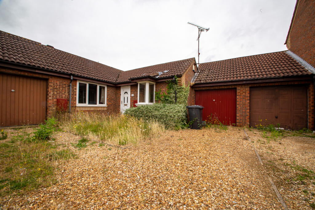 2 bedroom terraced bungalow for sale in Mardale Gardens, GUNTHORPE