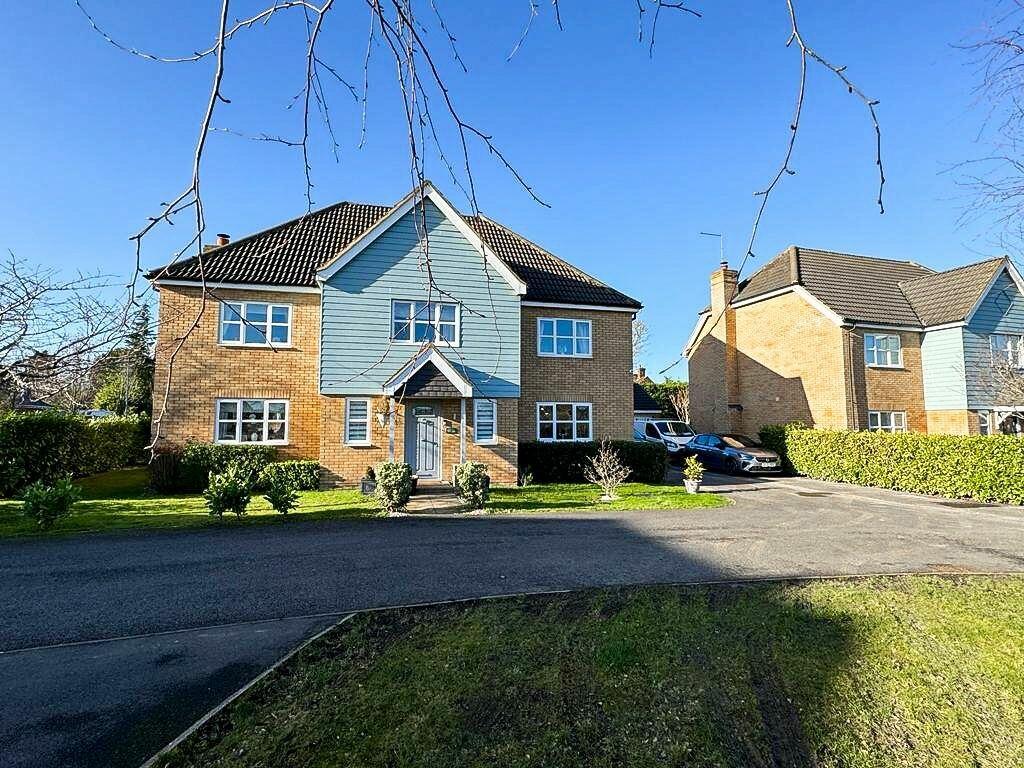 6 bedroom detached house for sale in Shackleton Way, YAXLEY