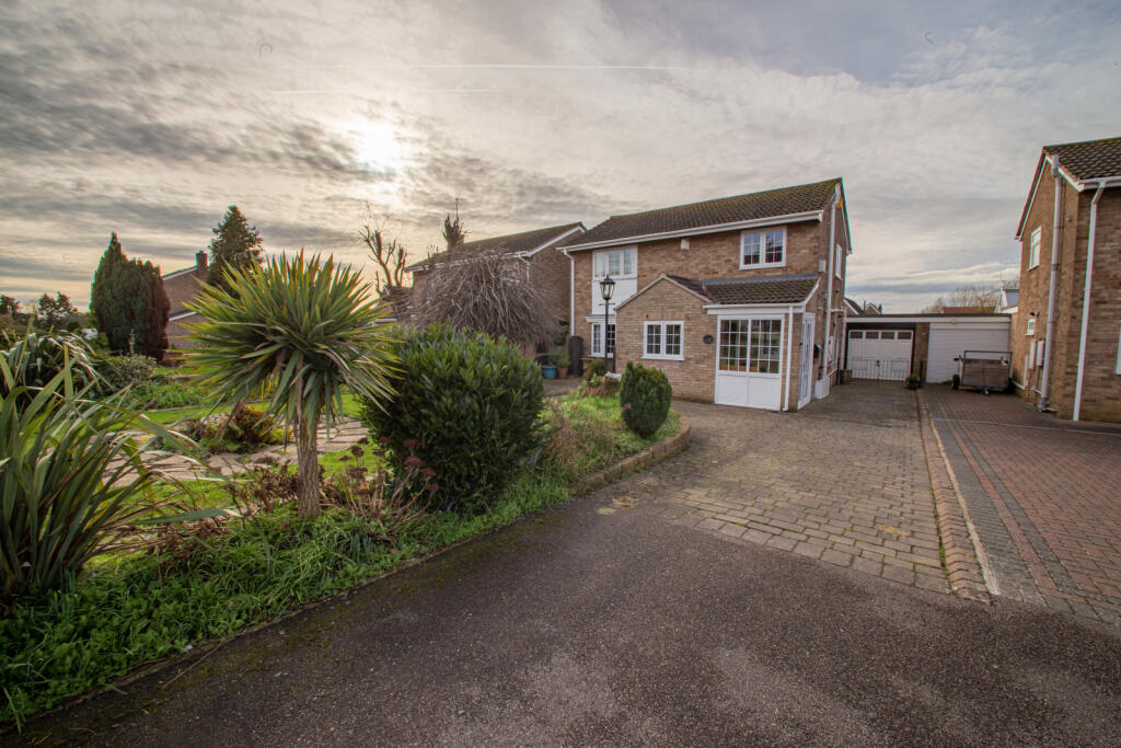 3 bedroom detached house for sale in Crowland Road, EYE GREEN