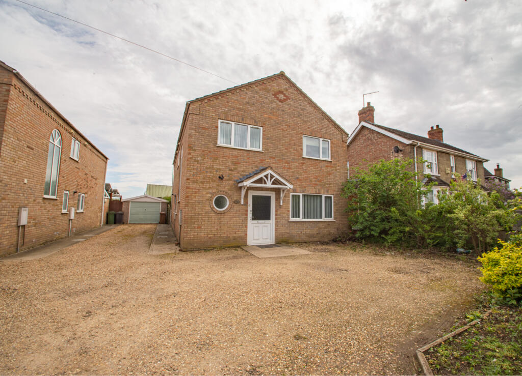 4 bedroom detached house for sale in Peterborough Road, EYE