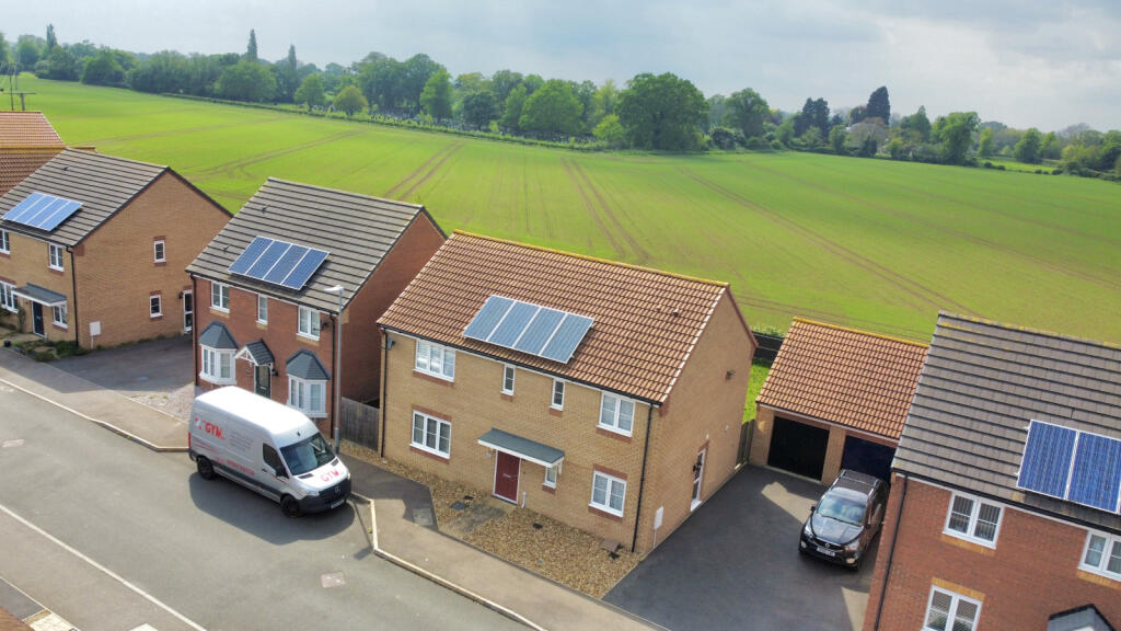 5 bedroom detached house for sale in Vestry Close, Thorney, PE6