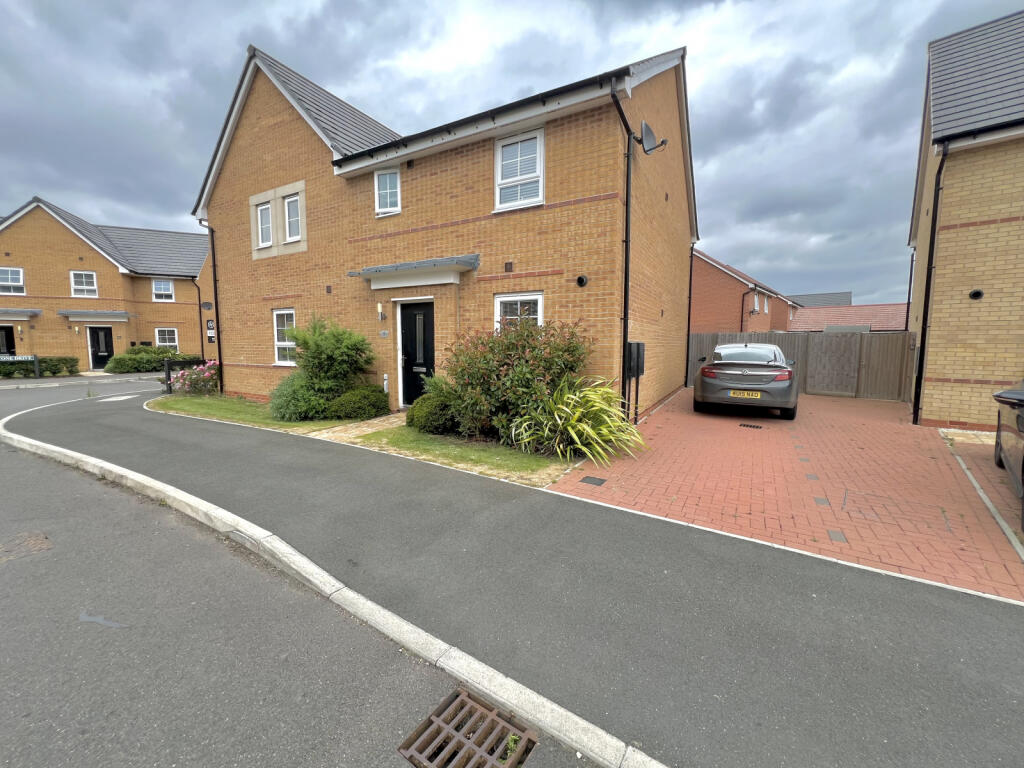 3 bedroom semidetached house for sale in Broadstone Drive, Hampton