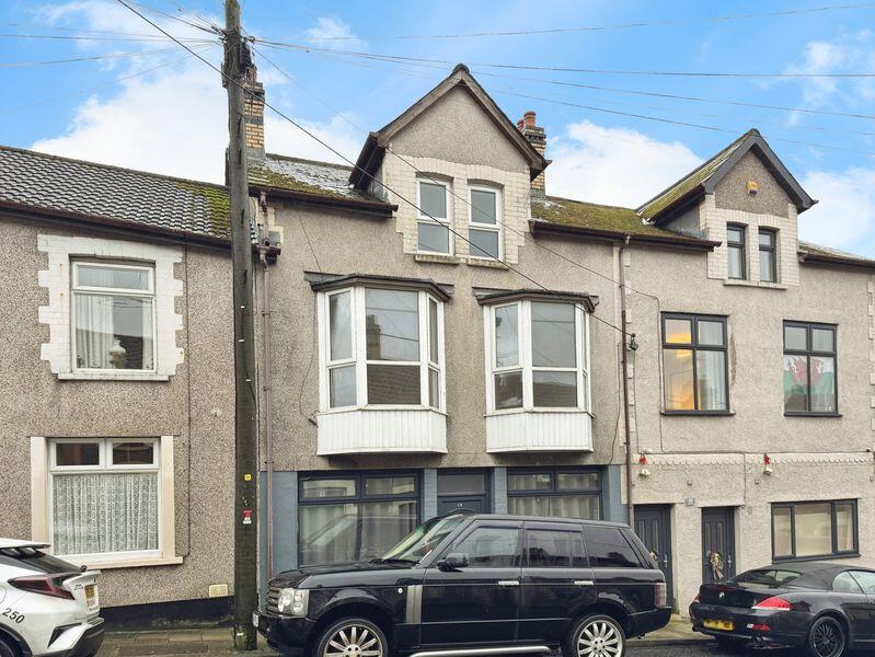 Main image of property: Very Large Fully Refurbished 4/5 Bed House. Fair View, Blackwood