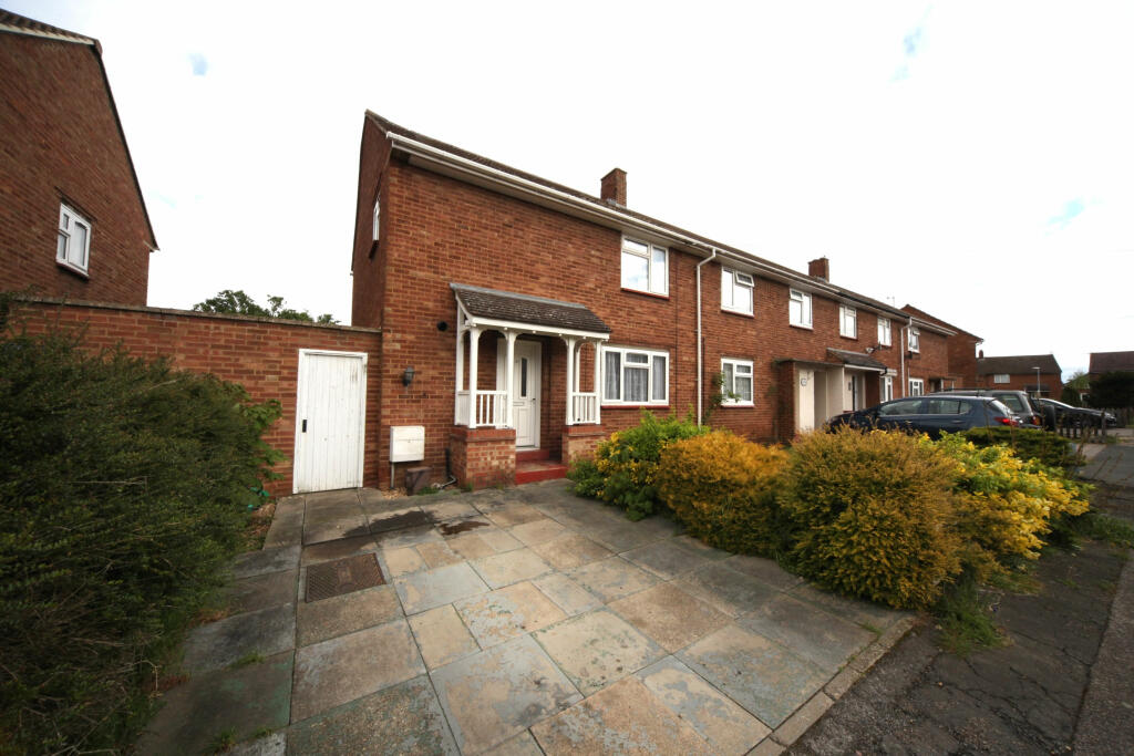 3 bedroom terraced house for sale in The Rowlands, Biggleswade
