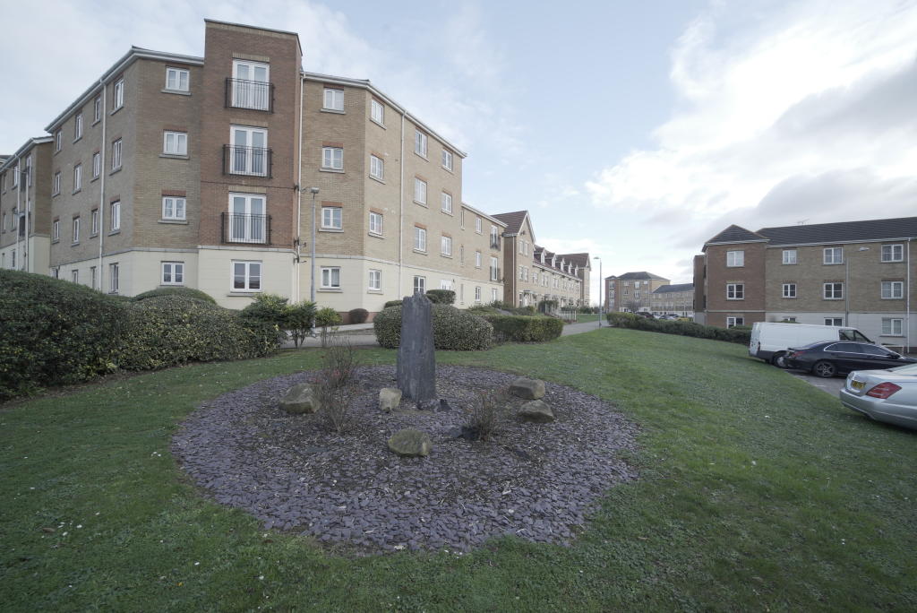 2 bedroom flat for sale in Coniston Avenue, Essex RM19 1PG, RM19