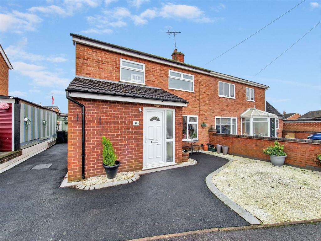 3 bedroom semidetached house for sale in Mease Close, Measham