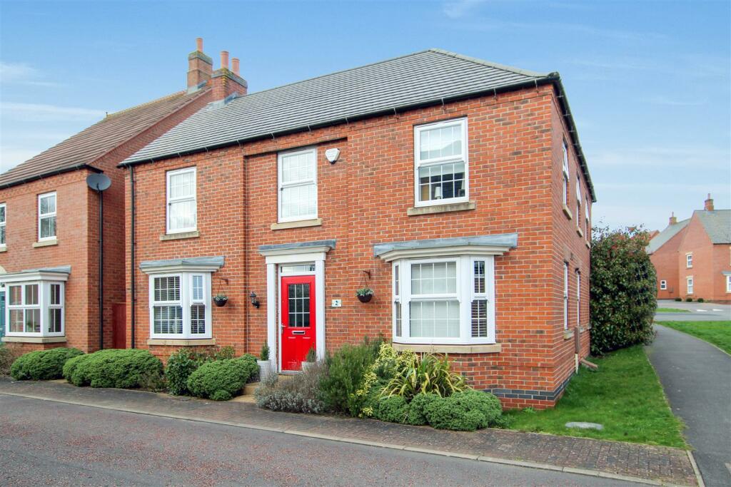 4 bedroom detached house for sale in Flora Lane, Measham, Swadlincote, DE12