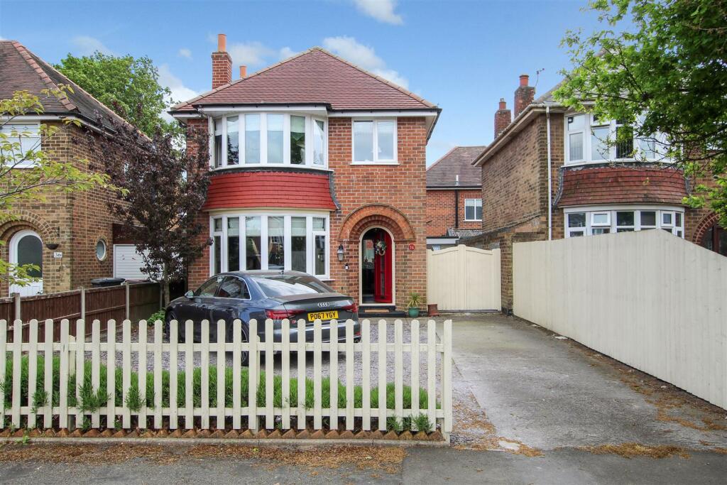 3 bedroom detached house for sale in Scotlands Drive, Coalville, LE67