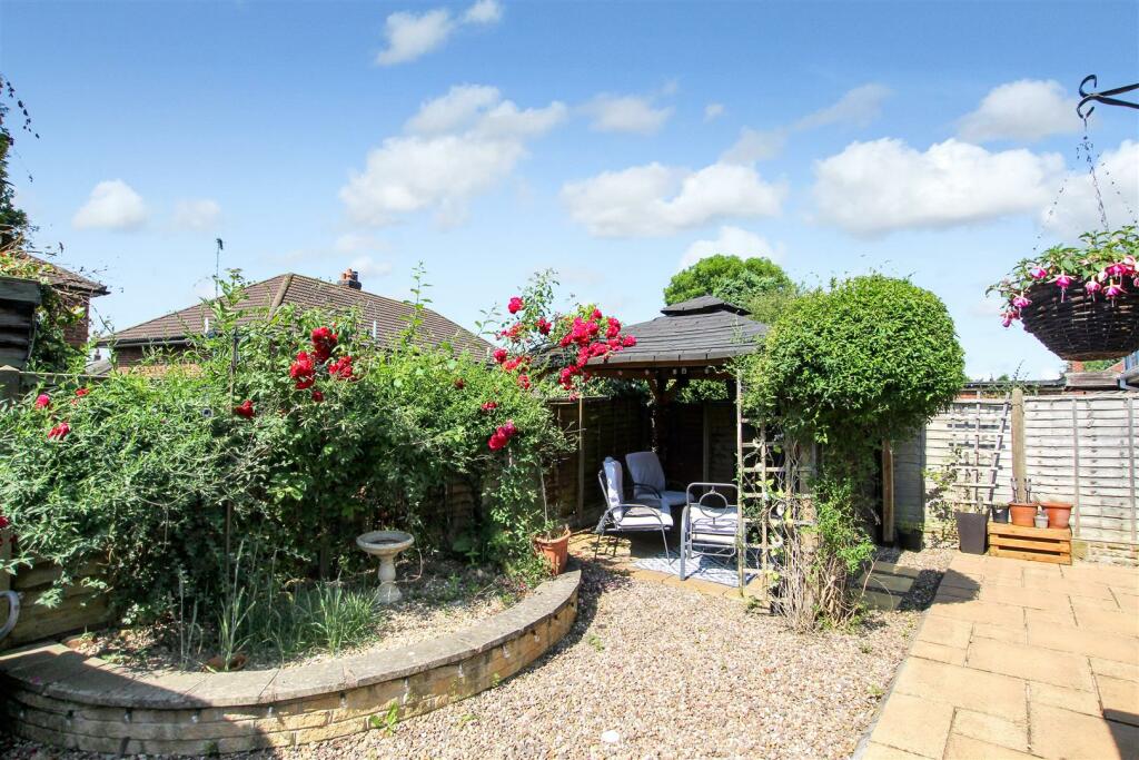 4 bedroom semidetached bungalow for sale in Buckley Close, Measham