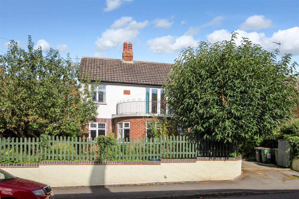 Main image of property: Main Street, Snarestone