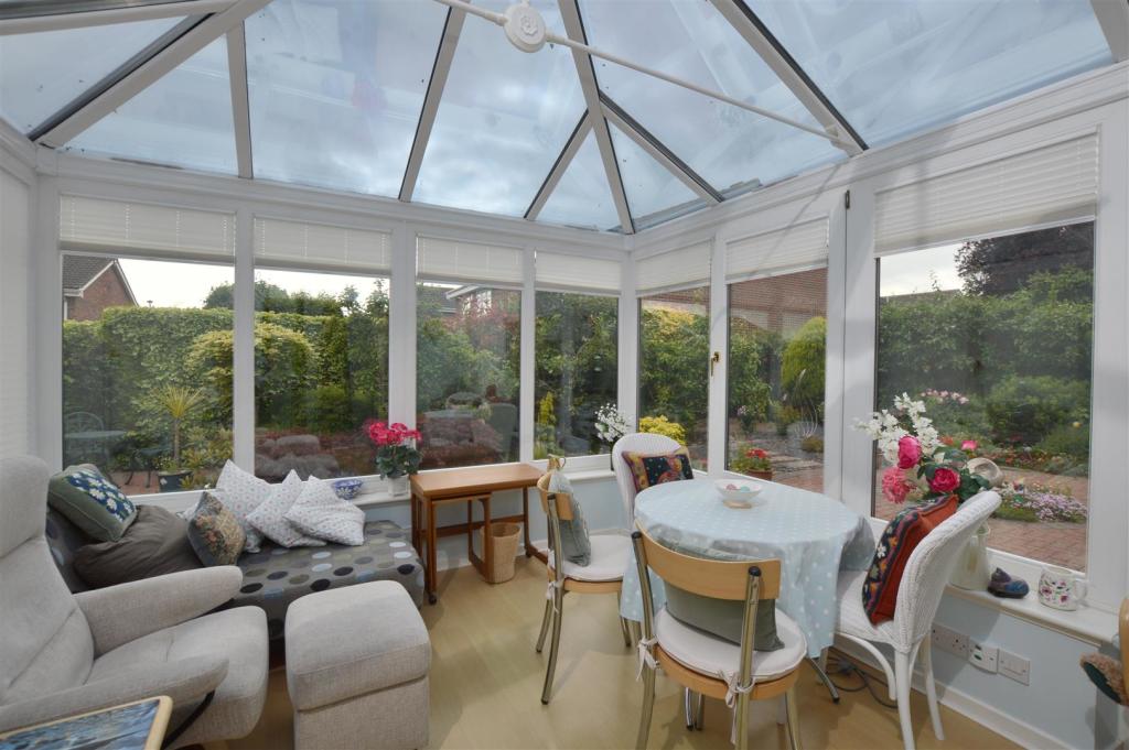 4 bedroom detached house for sale in Springdale Court