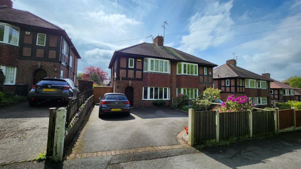 3 bedroom semidetached house for sale in Broadway, Darley Abbey, Derby
