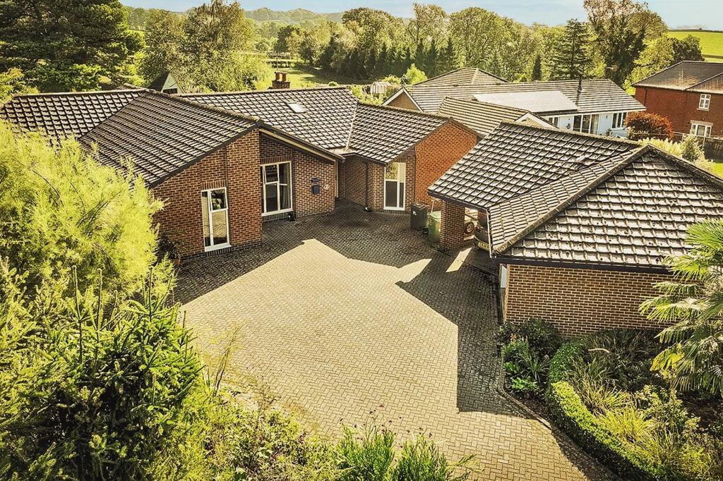 4 bedroom detached house for sale in Golden Valley, Horsley Woodhouse