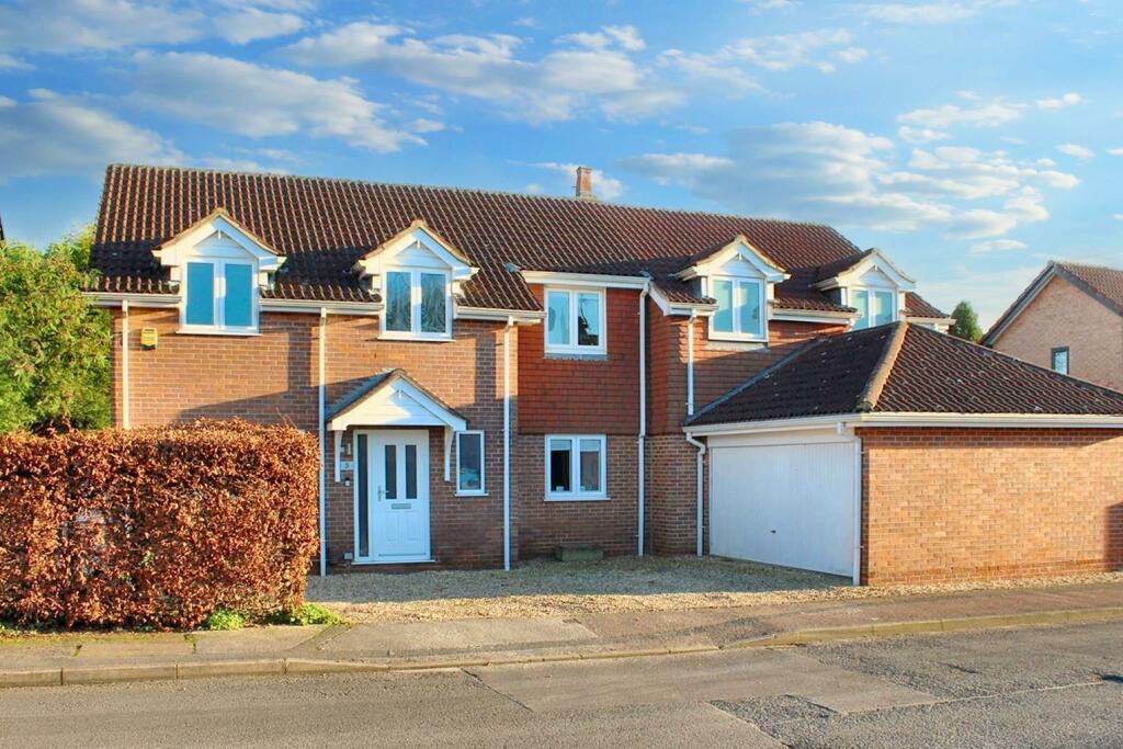 5 bedroom detached house for sale in Amesbury Lane, Oakwood, Derby, DE21