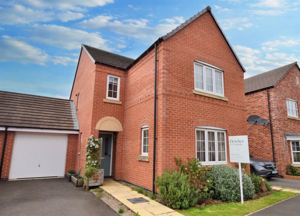 4 bedroom detached house for sale in Phildock Wood Road, Langley