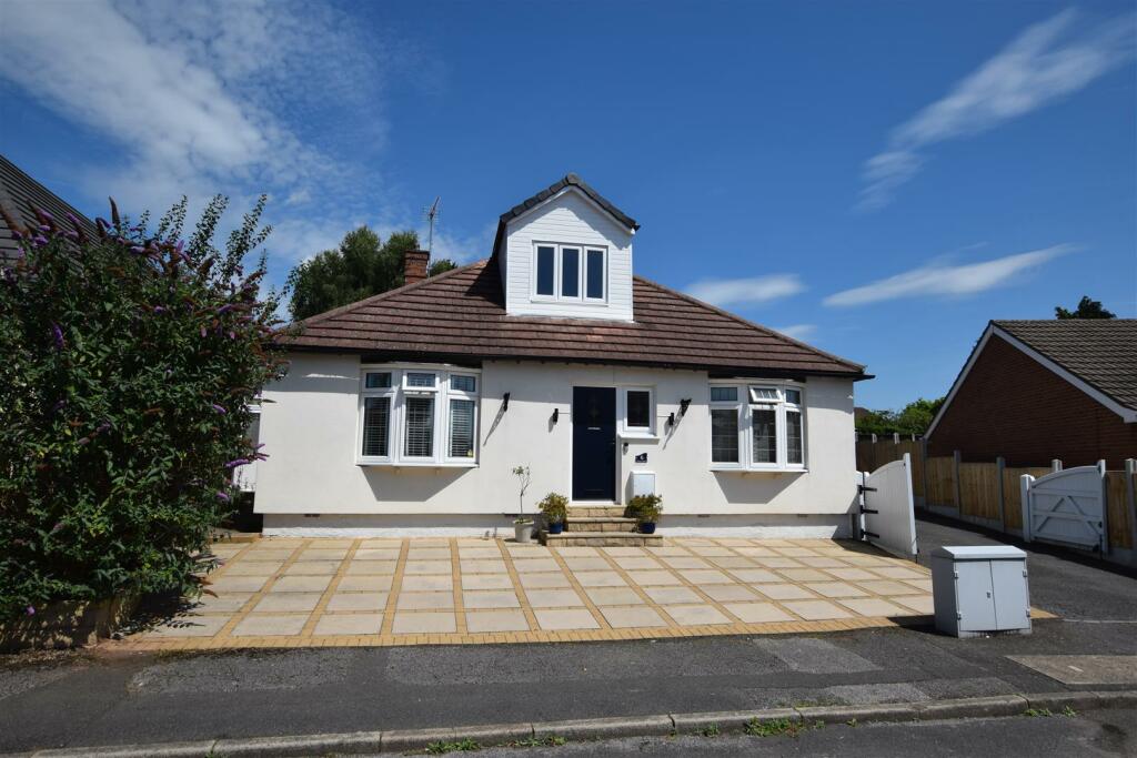 5 bedroom detached house for sale in Welwyn Avenue, Allestree, Derby, DE22