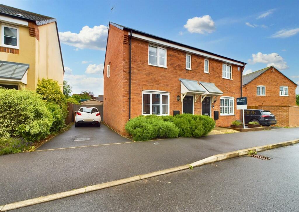 3 bedroom semidetached house for sale in Avocet Drive, Willington, Derby, DE65
