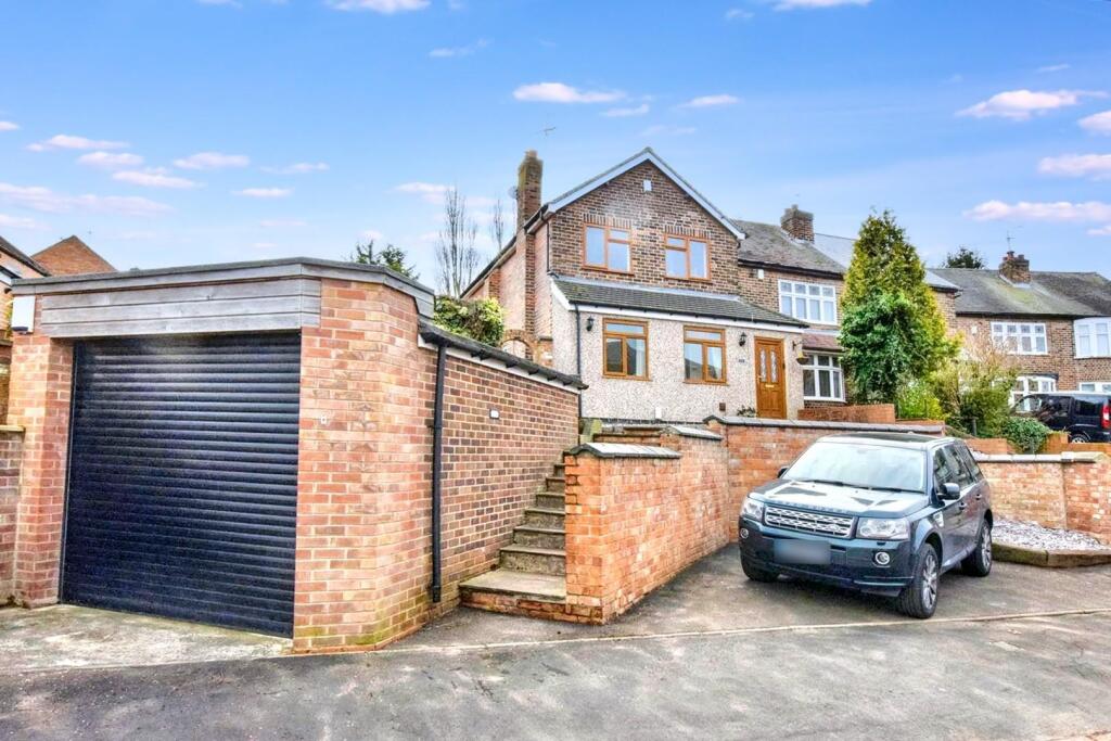 3 bedroom detached house