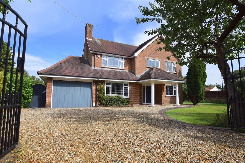 3 bedroom detached house for sale in Station Road, Mickleover, Derby, DE3