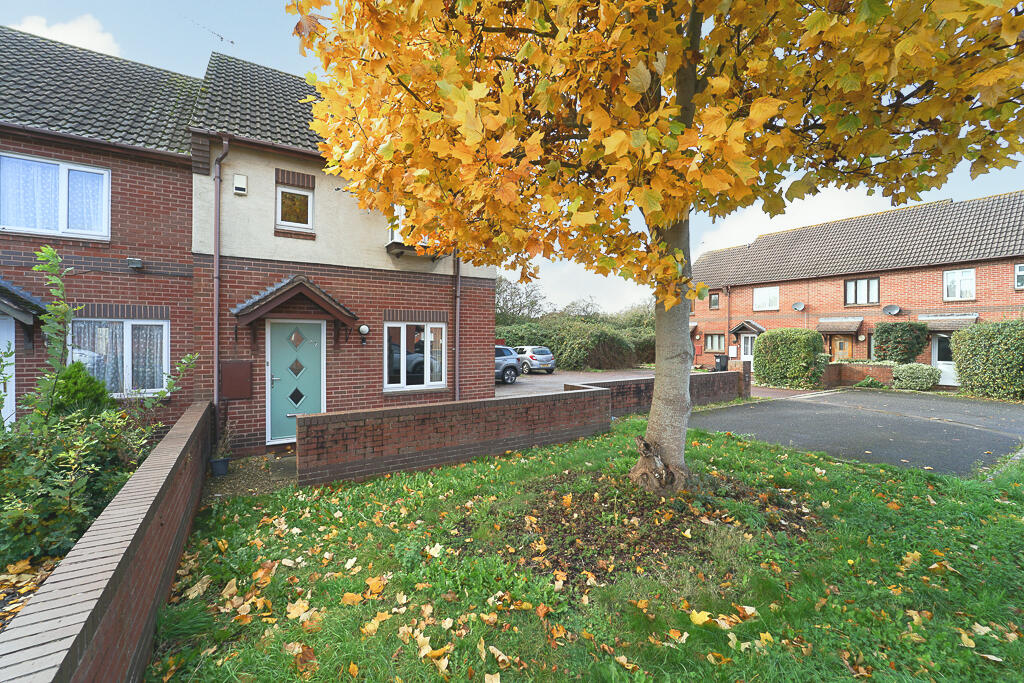 3 bedroom semidetached house for sale in The Barrows, Locking Castle
