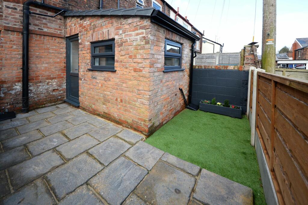 2 bedroom terraced house for sale in Stockport Road, Hyde, SK14