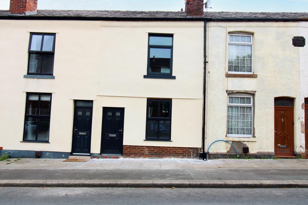 2 bedroom terraced house for sale in Stockport Road, Hyde, SK14