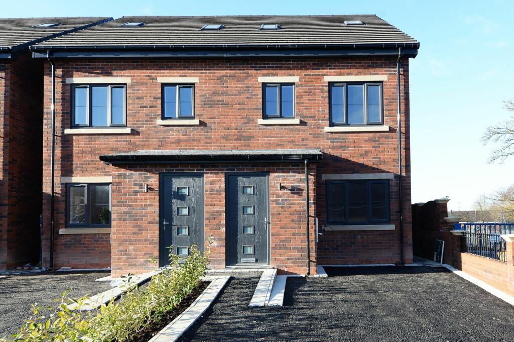 5 bedroom semidetached house for sale in Taunton Road, AshtonUnder