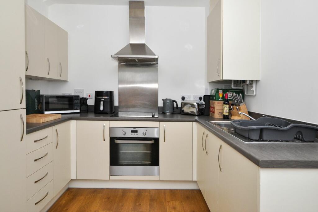 1 bedroom flat for sale in Merstham House, Iron Railway Close, Coulsdon