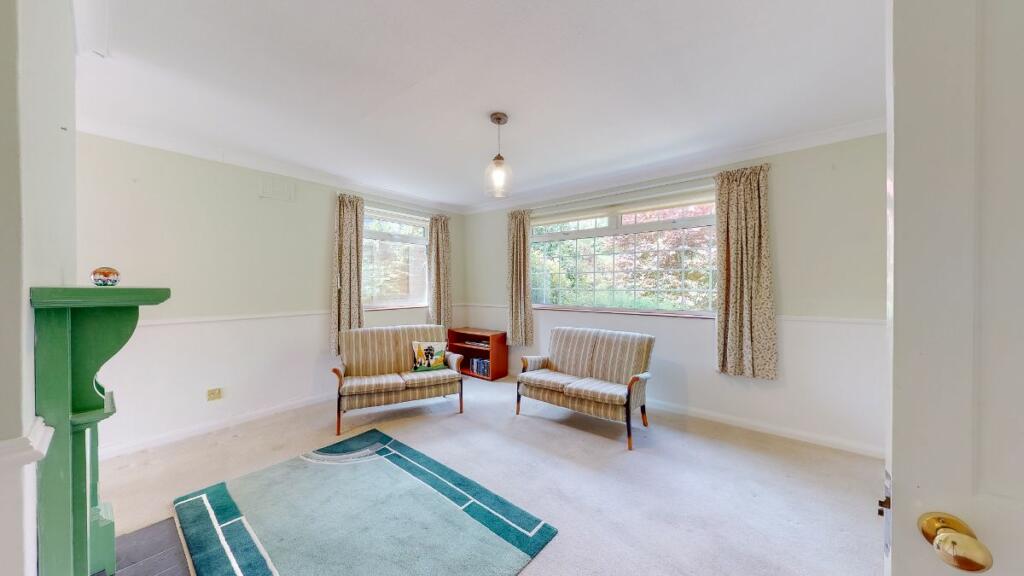 3 bedroom bungalow for sale in Woodplace Close, Coulsdon, CR5