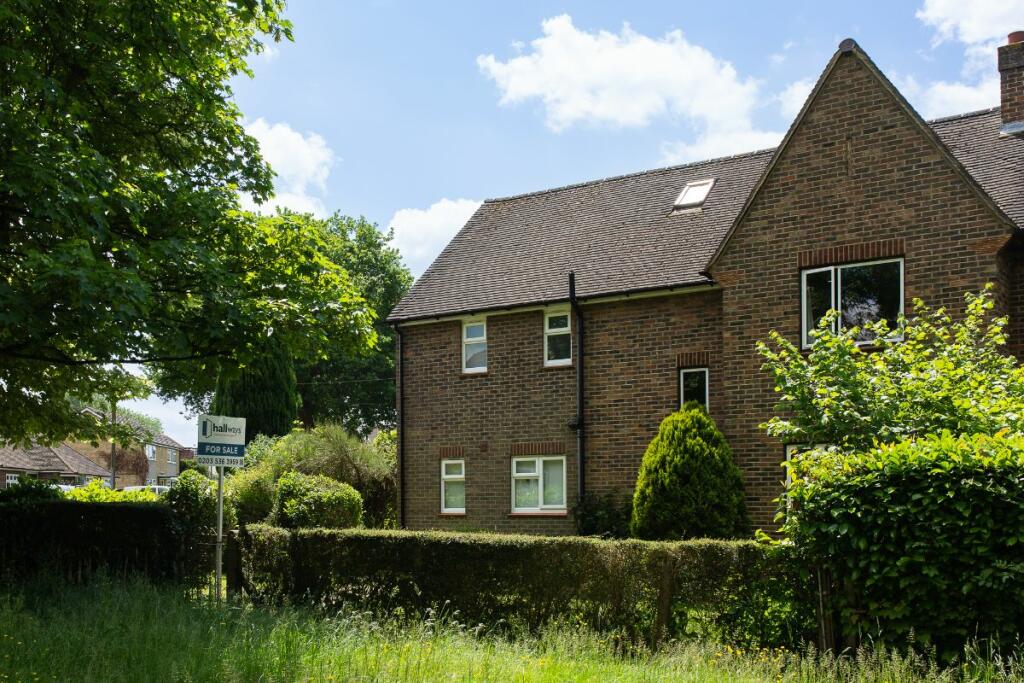 6 bedroom semidetached house for sale in Addison Road, Caterham, CR3