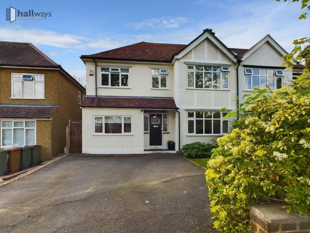 4 bedroom semidetached house for sale in Whitethorn Avenue, Coulsdon, CR5