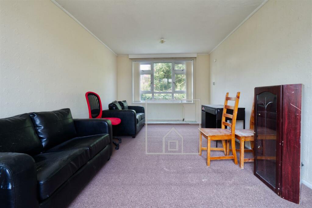 3 bedroom house for rent in Otley Old Road, Ireland Wood, Leeds, LS16