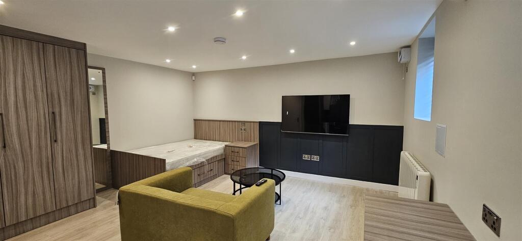 Main image of property: Royal Park Terrace, Leeds