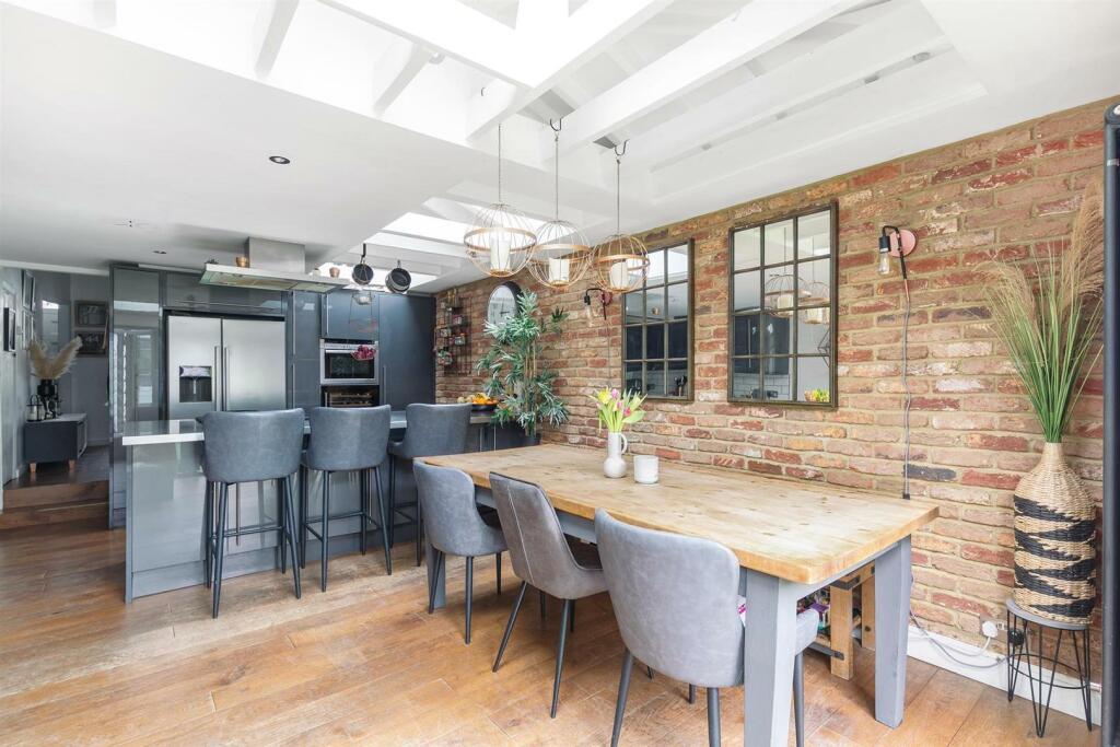 Main image of property: Franche Court Road, Earlsfield, London, SW17