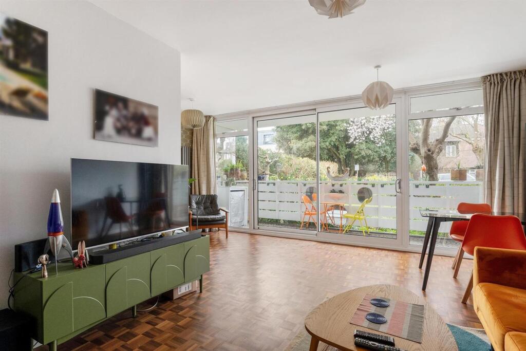 Main image of property: 37 Keswick Road, Putney, London, SW15
