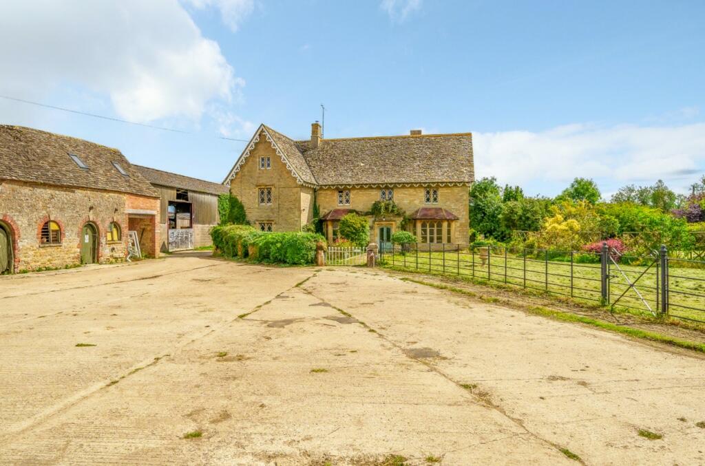 Main image of property: Pidnell Farm, Radcot Road, Faringdon, Oxfordshire SN7 8DY
