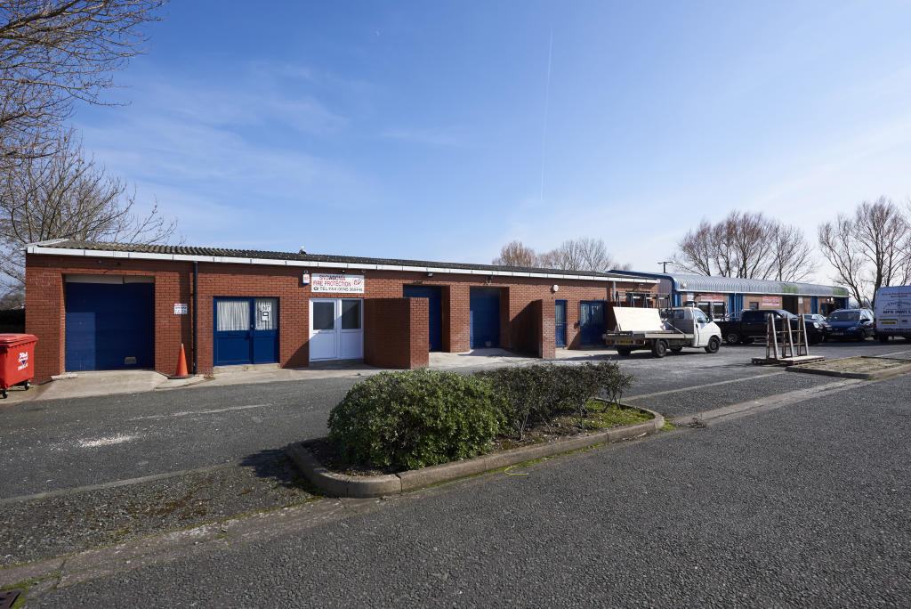 Light industrial facility to lease in St. Asaph Avenue, Rhyl, LL18 5JH