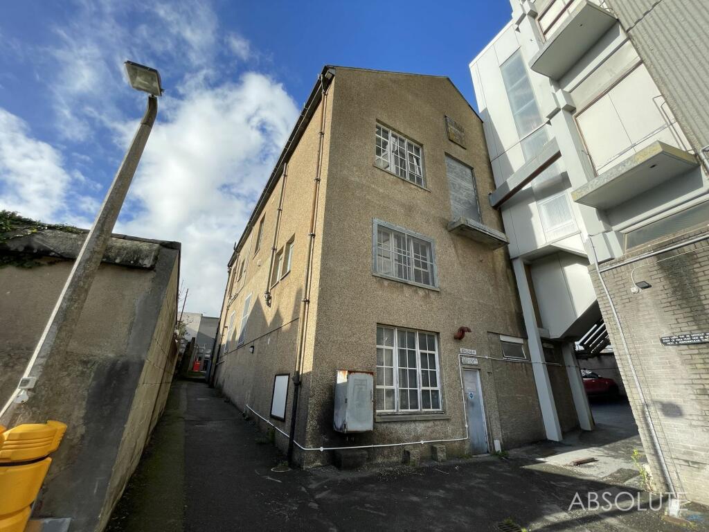 Commercial property for rent in 18 Dendy Road, Paignton, TQ4
