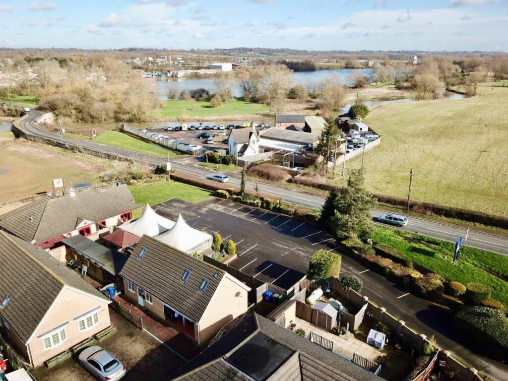 2 bedroom lodge for sale in Cogenhoe, Northamptonshire, NN7 1NH, NN7