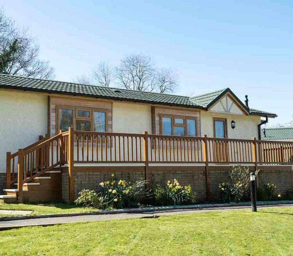 2 bedroom park home for sale in Datchworth, Hertfordshire, AL6 0NH, AL6