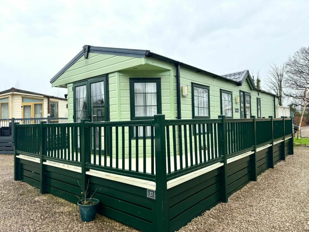 2 bedroom lodge for sale in Carnforth, Lancashire, LA6 1FE, LA6