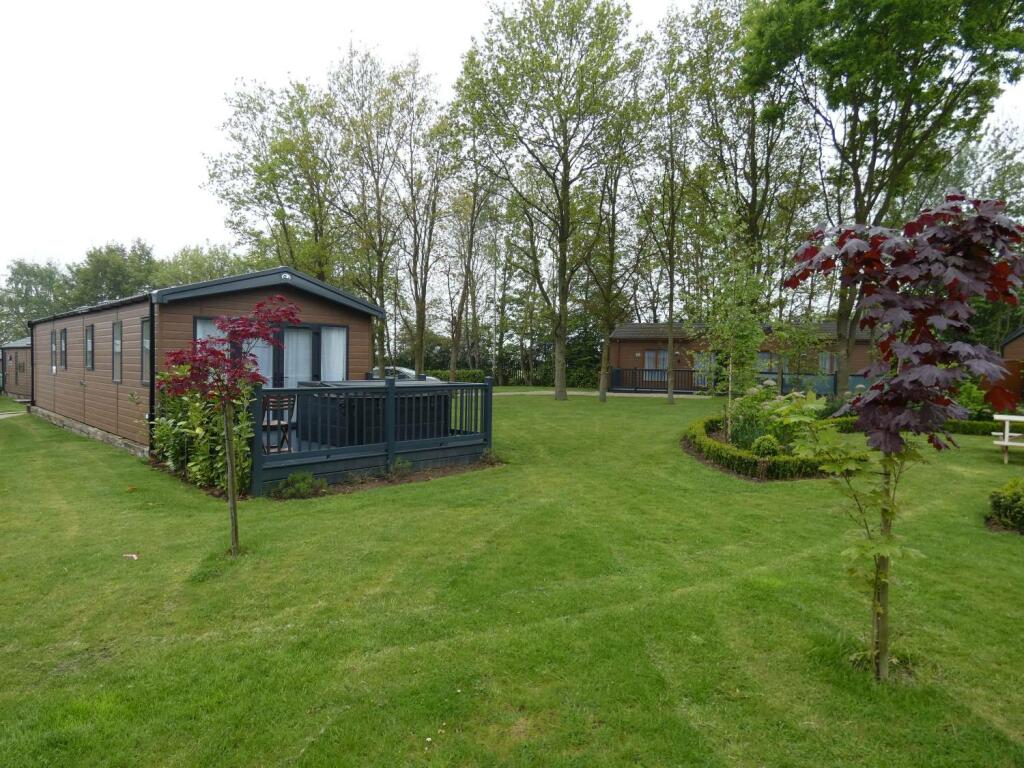 2 bedroom lodge for sale in Hull Road, Skirlaugh, Hull, HU11 5AH, HU11