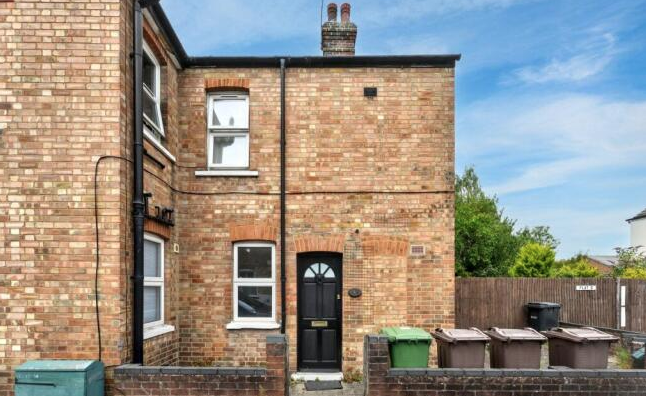 Main image of property: Flat D, Saint Albans, St Albans, AL1
