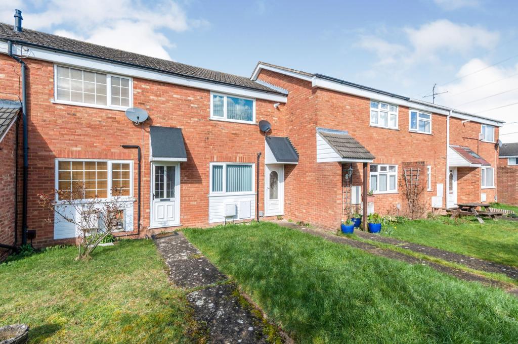 2 bedroom terraced house for sale in Burford Walk, Houghton Regis