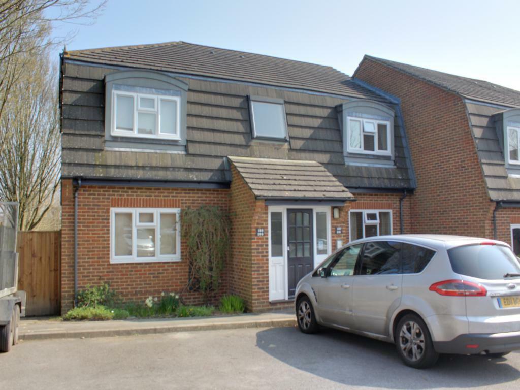 1 bedroom apartment for rent in The Chantrys, Farnham, GU9