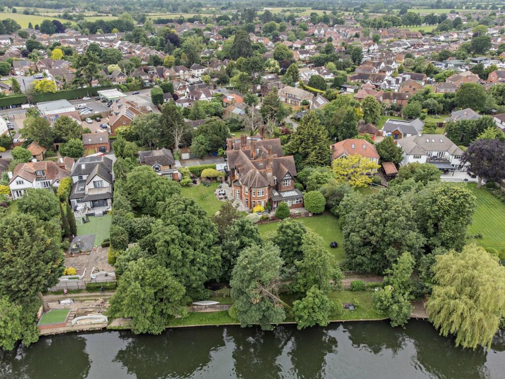 3 bedroom flat for sale in The Friary, Old Windsor, Windsor, Berkshire, SL4