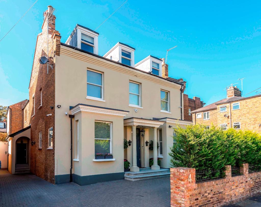 7 bedroom detached house for sale in Dorset Road, Windsor, Berkshire, SL4