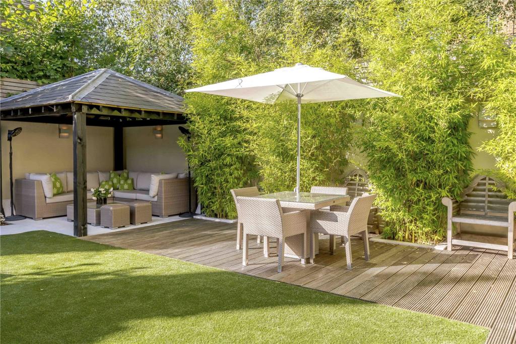 7 bedroom detached house for sale in Dorset Road, Windsor, Berkshire, SL4